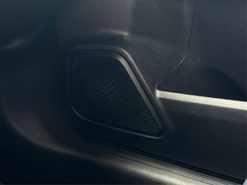 Used 2021 Mercedes-Benz GLB 250 4MATIC w/ Premium Package image 35