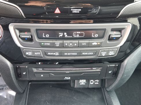Used 2021 Honda Pilot Touring image 23