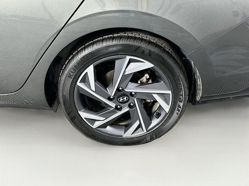 Used 2025 Hyundai Elantra Limited image 11