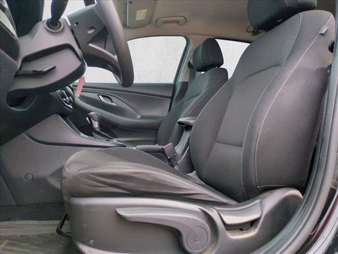 Used 2019 Hyundai Elantra GT image 11