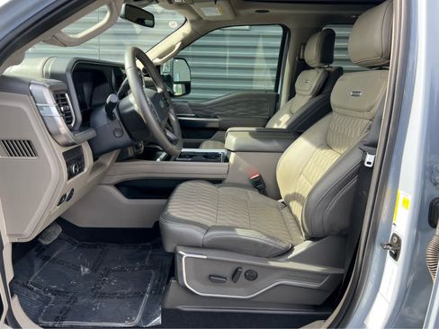 Used 2025 Ford F450 Platinum w/ Platinum Plus Package image 28