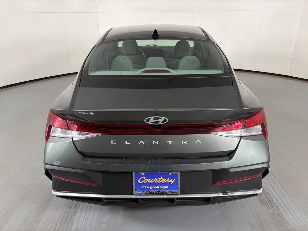 Used 2024 Hyundai Elantra SEL FWD image 7