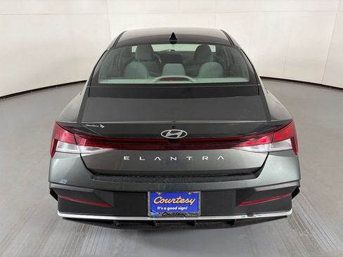 Used 2024 Hyundai Elantra SEL FWD image 7
