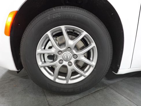 New 2026 Chrysler Voyager LX image 29