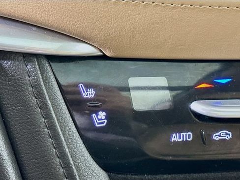 Used 2018 Cadillac XT5 Platinum w/ Driver Assist Package AWD/4WD image 27