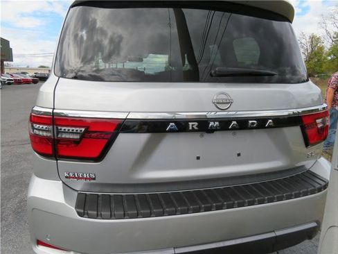 Used 2024 Nissan Armada SL w/ Captain's Chairs Package image 20