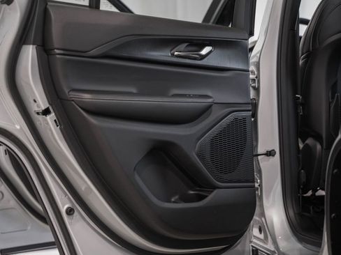 New 2025 Jeep Grand Cherokee Altitude image 34