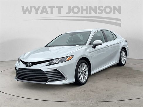 Certified 2023 Toyota Camry LE image 1