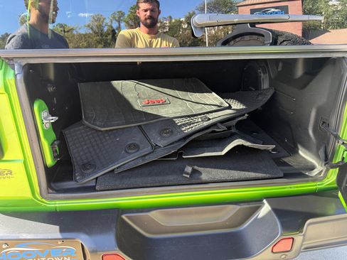 Used 2019 Jeep Wrangler Unlimited Sahara image 17