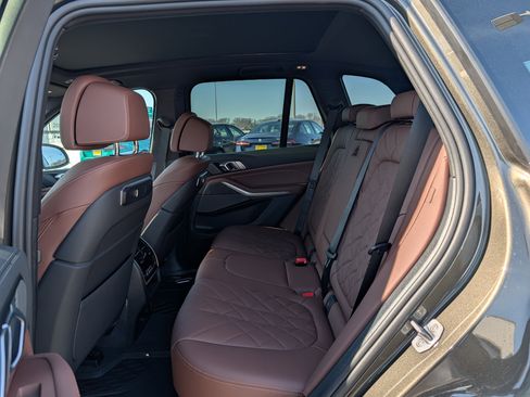New 2026 BMW X5 xDrive50e image 6