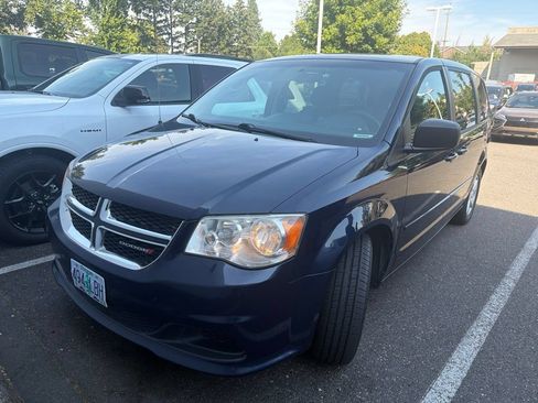 Used 2015 Dodge Grand Caravan SE w/ Quick Order Package 29E SE FWD image 3
