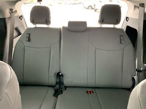 Used 2025 Toyota Sienna XLE image 31