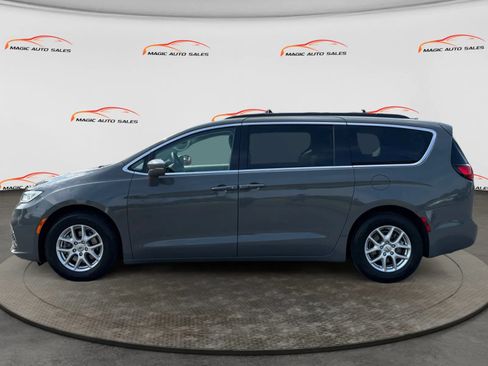 Used 2022 Chrysler Pacifica Touring-L FWD image 7