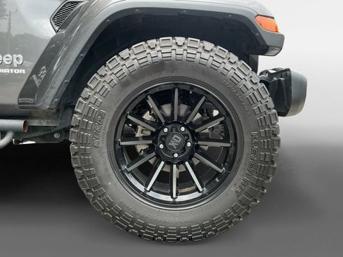 Used 2021 Jeep Gladiator Overland w/ Cold Weather Group AWD/4WD image 14