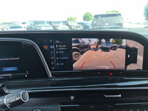 Used 2021 Cadillac Escalade ESV Sport RWD image 17