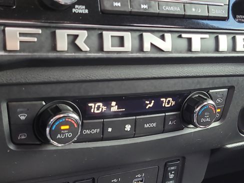 Used 2025 Nissan Frontier SV w/ SV Convenience Package image 23