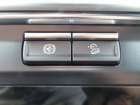 Used 2025 Ford F250 Platinum w/ FX4 Off-Road Package image 66