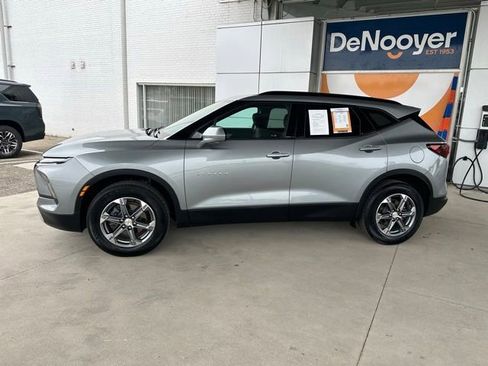 Used 2024 Chevrolet Blazer LT w/ Convenience Package FWD image 11