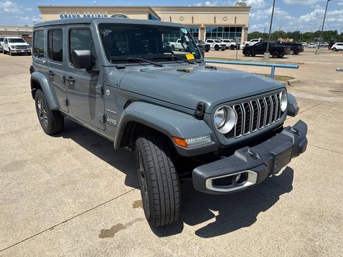 Used 2024 Jeep Wrangler Unlimited Sahara AWD/4WD image 20