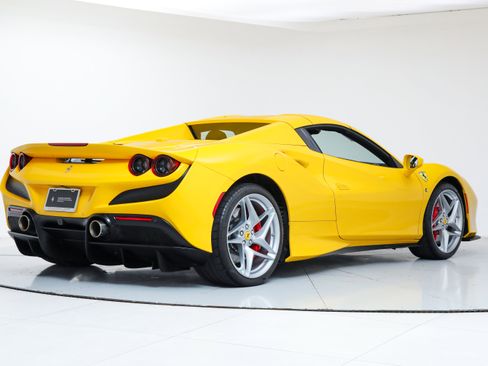 Certified 2022 Ferrari F8 Tributo image 11