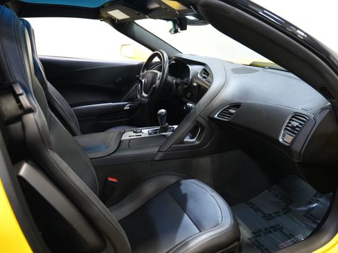 Used 2017 Chevrolet Corvette Z06 w/ Z07 Performance Package RWD image 31