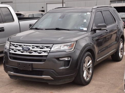 Used 2019 Ford Explorer XLT image 1