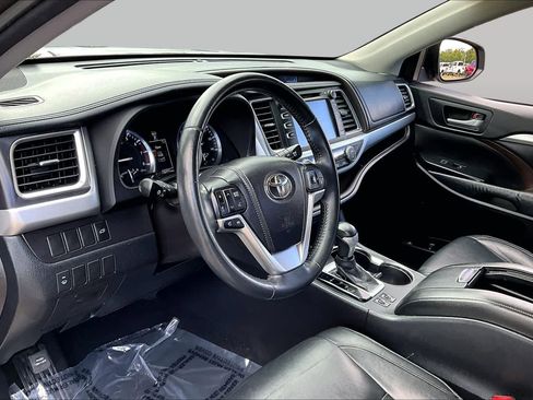 Used 2015 Toyota Highlander XLE AWD/4WD image 17