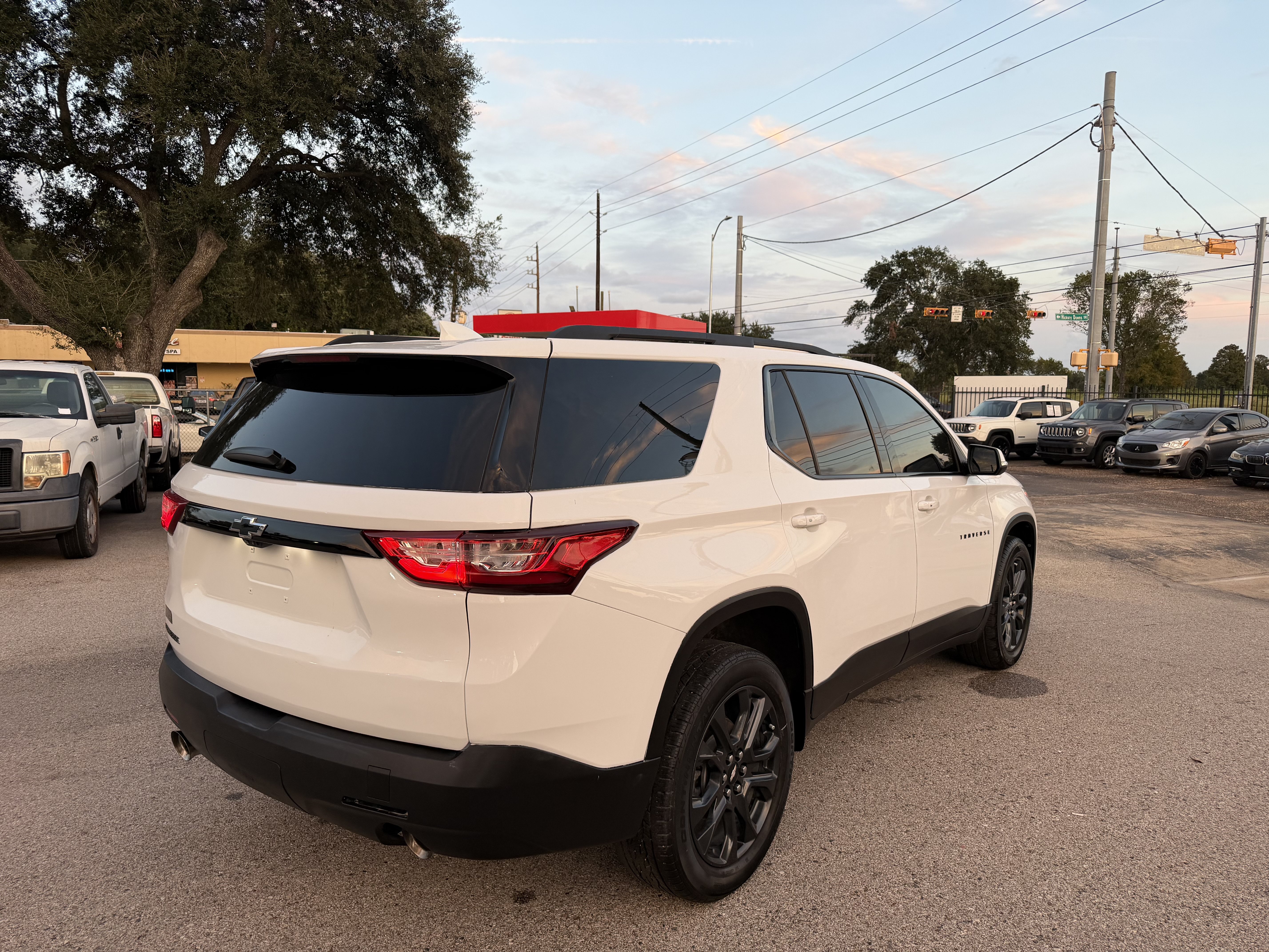 Used 2021 Chevrolet Traverse RS FWD image 5