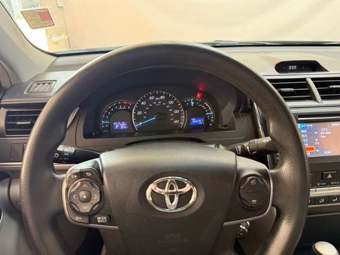 Used 2013 Toyota Camry LE FWD image 11
