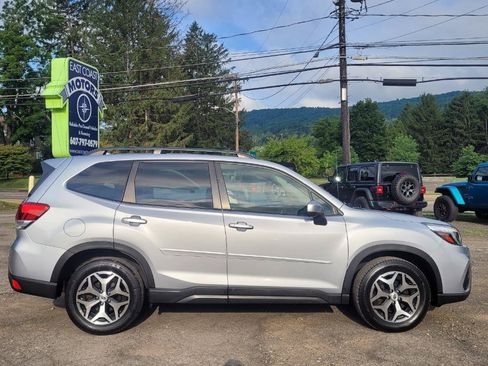Used 2021 Subaru Forester Premium AWD/4WD image 9