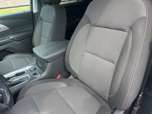 Used 2018 Chevrolet Traverse LT image 12