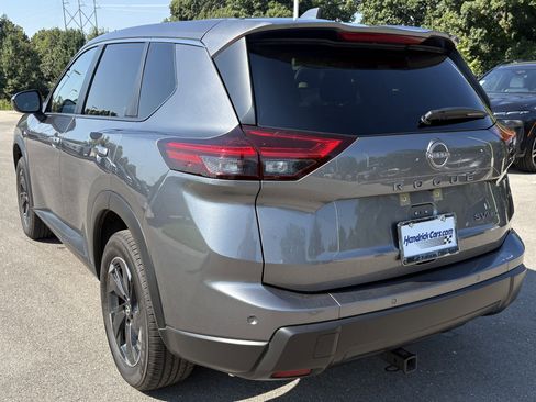 Used 2024 Nissan Rogue SV image 8