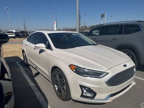 Used 2020 Ford Fusion Titanium image 2