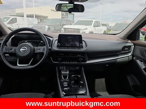 Used 2023 Nissan Rogue SV image 14