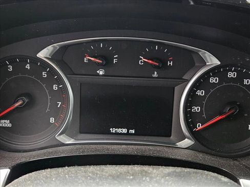 Used 2018 Chevrolet Traverse LT image 11