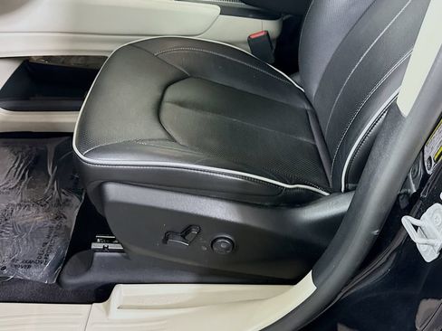 Used 2023 Chrysler Pacifica Limited w/ Uconnect Theater Family Group AWD/4WD image 26
