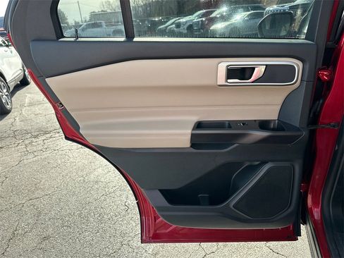 Used 2020 Ford Explorer XLT w/ Equipment Group 202A image 22