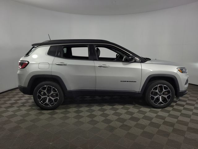 Used 2025 Jeep Compass Limited AWD/4WD image 10