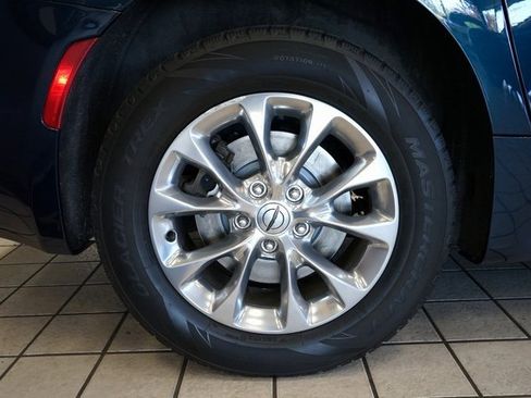 Used 2022 Chrysler Pacifica Touring-L image 57