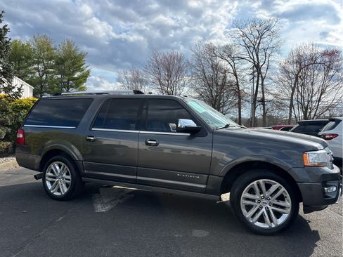 Used 2017 Ford Expedition EL Platinum image 3