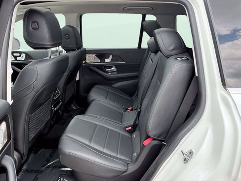 Used 2024 Mercedes-Benz GLS 450 4MATIC image 40