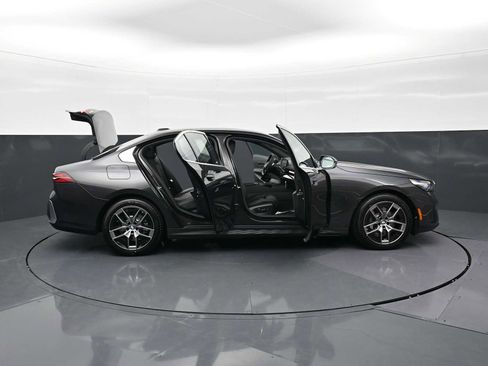 New 2026 BMW 530i RWD image 34