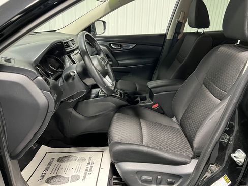 Used 2019 Nissan Rogue SV image 5