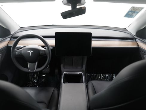 Used 2024 Tesla Model Y Long Range image 13