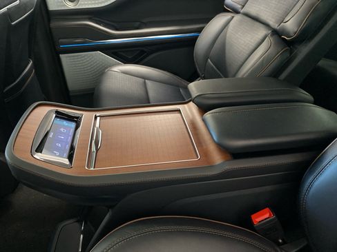 New 2026 Lincoln Navigator Black Label AWD/4WD image 13