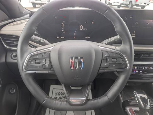 Certified 2025 Buick Envista Avenir image 14