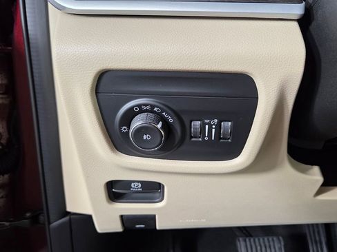 New 2025 Jeep Grand Cherokee Limited image 18