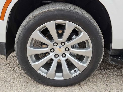 Used 2025 Chevrolet Suburban Premier RWD image 12
