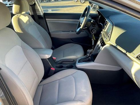 Used 2019 Hyundai Elantra SE image 7
