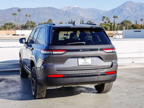 New 2025 Jeep Grand Cherokee Altitude image 6